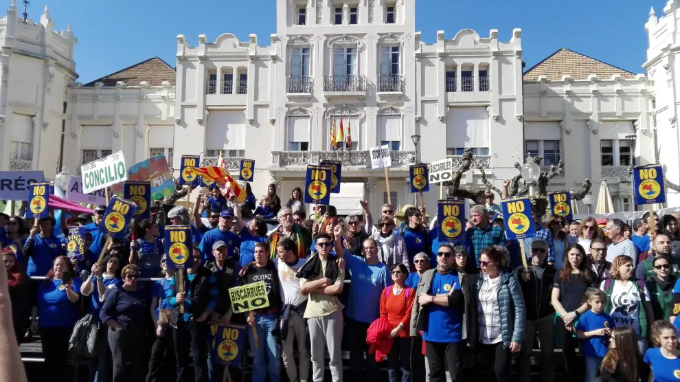 La Galliguera grita que "no rebla" y clama en Huesca contra el pantano de Biscarrués