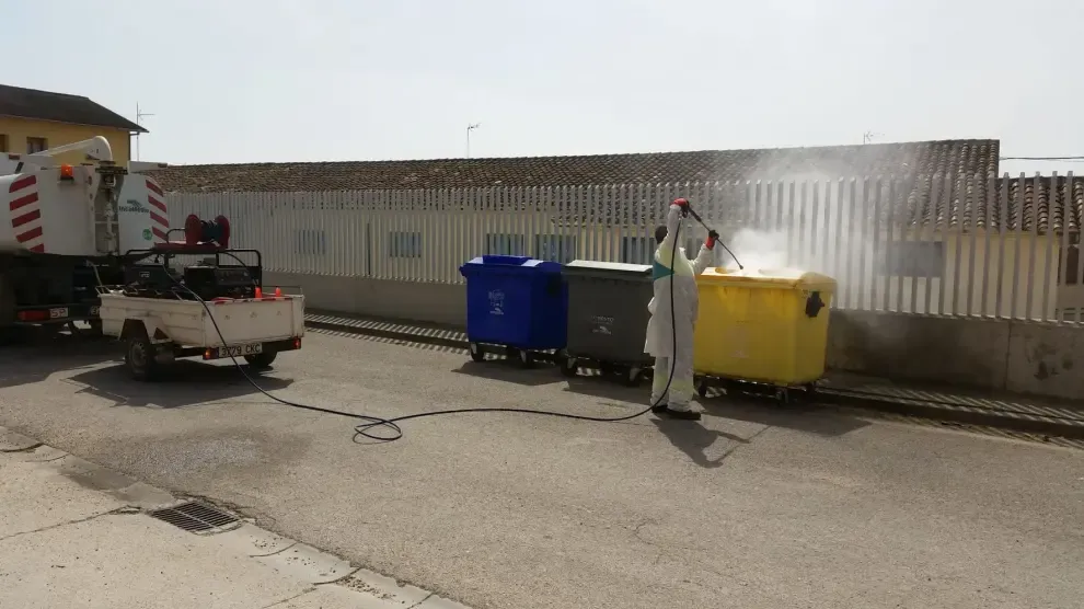 Servicios de la Comarca de Cinca Medio limpian y desinfectan las zonas públicas de Fonz