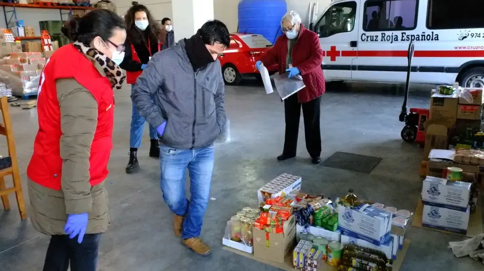 Cruz Roja en la provincia de Huesca reparte alimentos a 433 familias en plena crisis del coronavirus