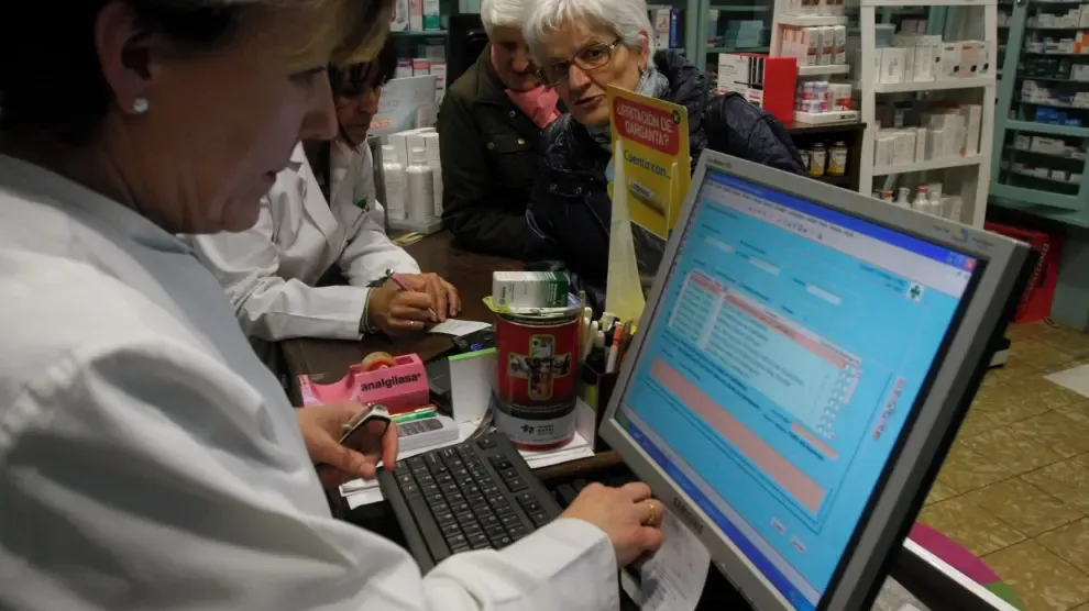 Sanidad renueva las recetas electrónicas a 260.000 pacientes hasta el 31 de mayo