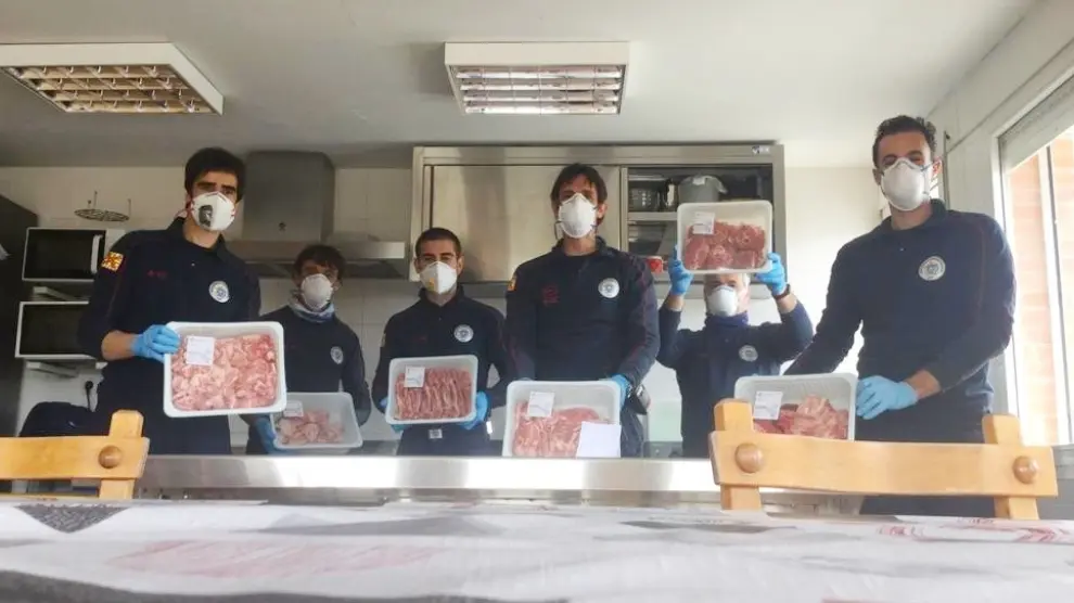 Los Bomberos de Huesca agradecen la donación de alimentos de la Asociación Nacional de Ganaderos