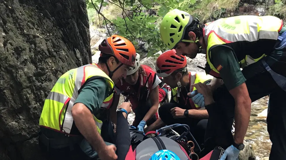Las unidades de rescate de la Guardia Civil recomiendan ir "poco a poco" cuando dejen salir a la montaña