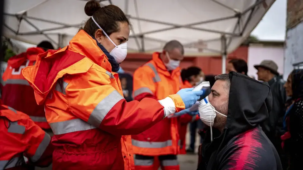 Las muertes diarias por coronavirus en España bajan a 288