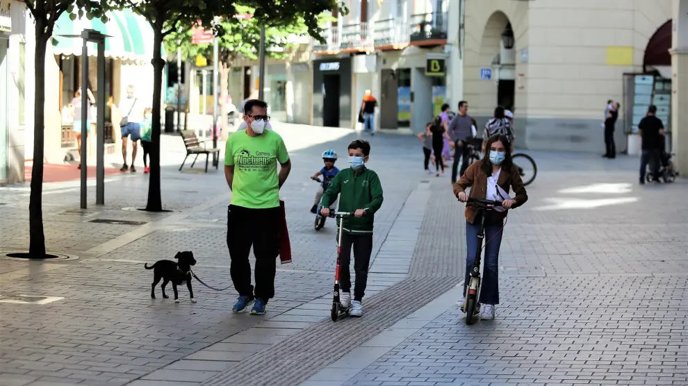 Las calles de Huesca, más tranquilas en el segundo día de salidas