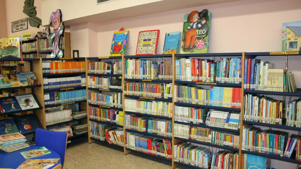 La "biblioteca para llevar" prestará servicio en Monzón