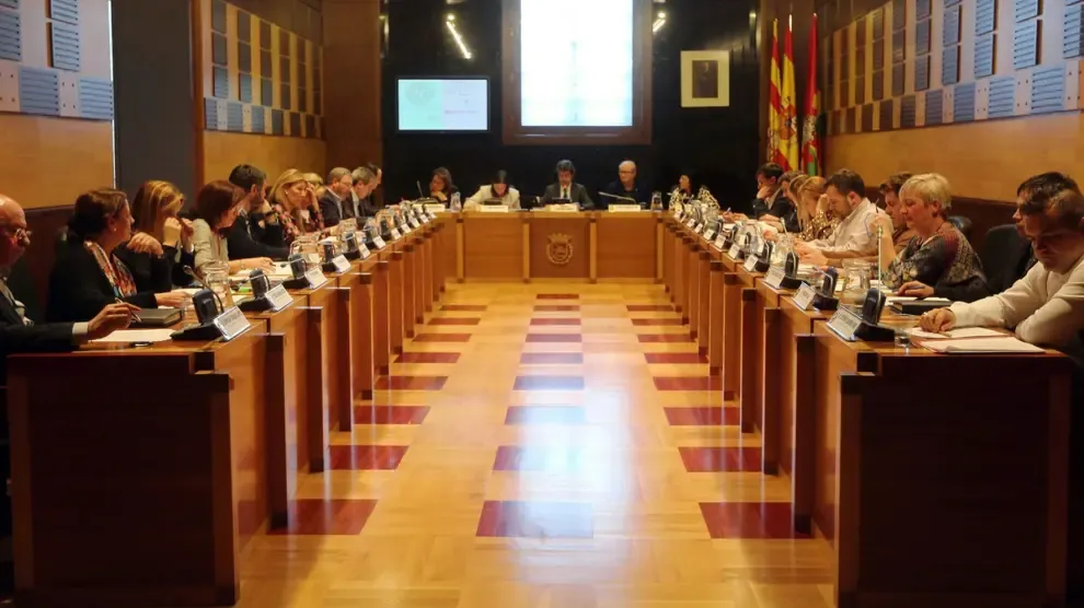 El Ayuntamiento de Huesca se compromete a remunicipalizar limpieza viaria para sacar adelante el Plan Económico