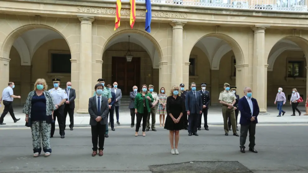 Las instituciones guardan un minuto de silencio en la provincia de Huesca por los fallecidos por la pandemia de coronavirus