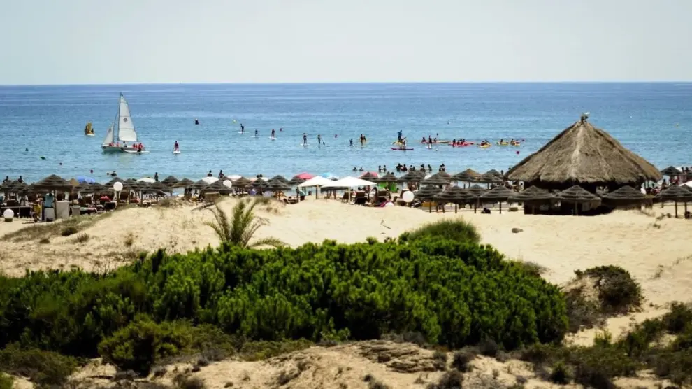 España lucirá 688 'Banderas Azules' este verano, 589 en playas, y mantiene su liderazgo mundial