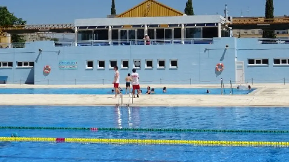 Las piscinas municipales de Huesca abren este miércoles con aforo limitado y dos turnos