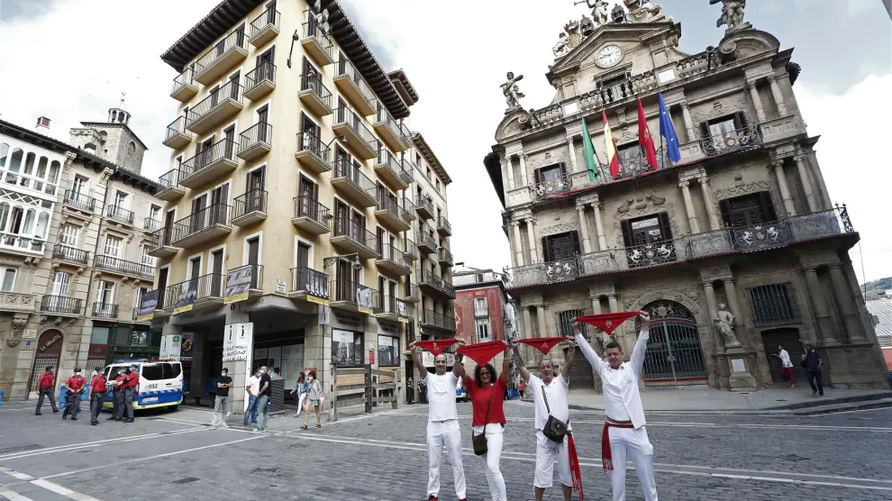 El alcalde de Pamplona insiste en la "prudencia" para no celebrar los Sanfermines y llama a esperar a 2021