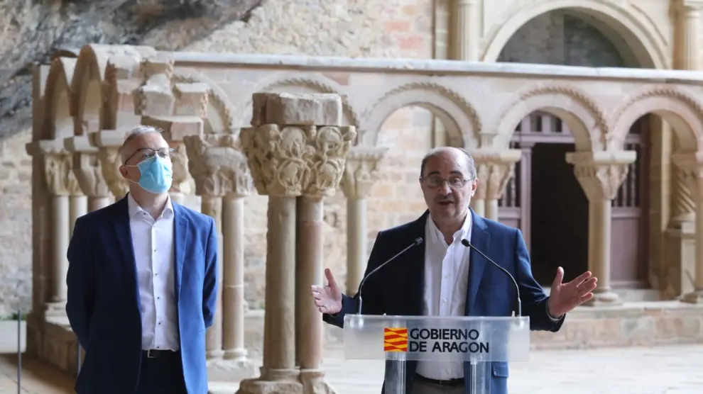 Los jaqueses reciben con aplausos a los reyes de España y Lambán les agradece su visita para relanzar el sector turístico