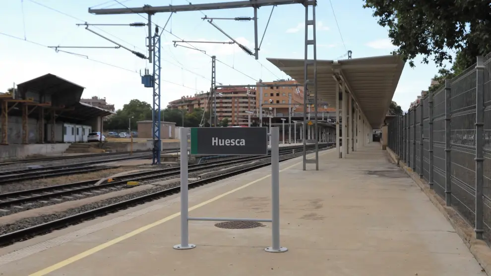 Los diputados del PSOE de la provincia de Huesca preguntan por las líneas de tren
