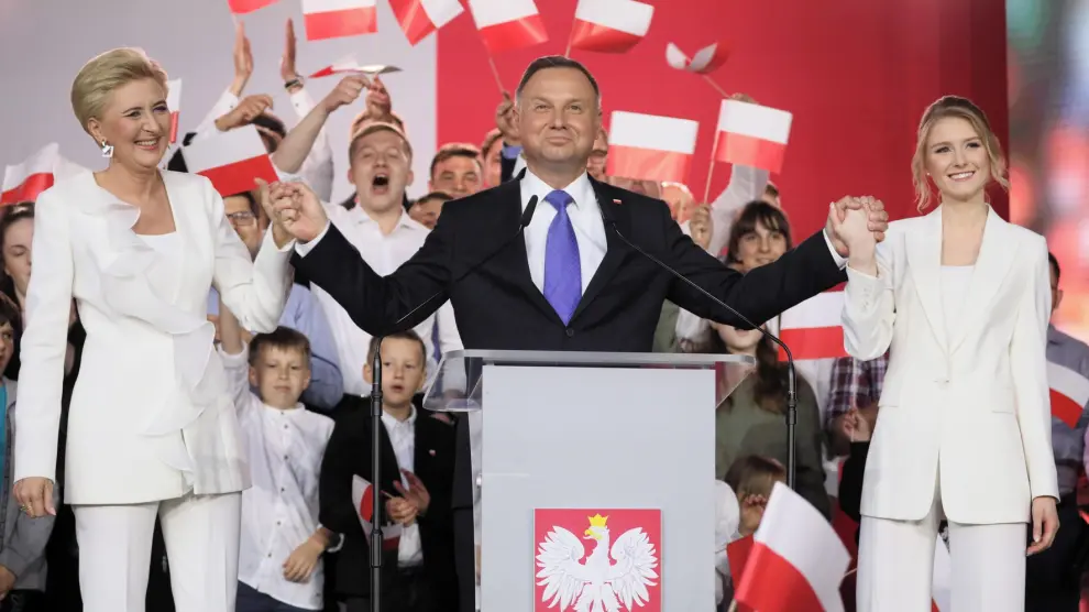 Polonia espera el recuento final ante un empate virtual