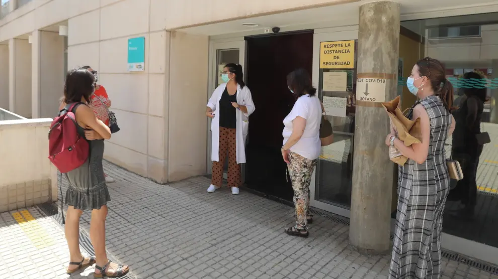 Algunos usuarios se quejan por llamar "hasta diez veces" a los centros de salud de Huesca sin obtener respuesta
