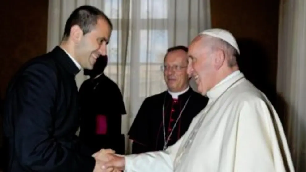 El papa elige como nuevo secretario personal al italiano Fabio Salerno