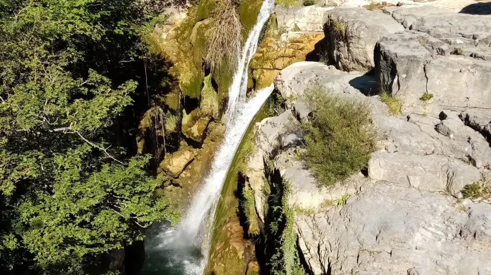 Imagen refrescante de las cascadas del Aso en las cercanías de San Úrbez