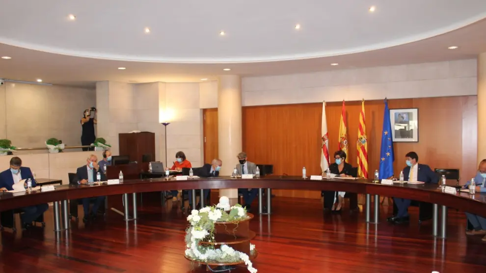 El pleno de la DPH pide rebajas tributarias para la provincia de Huesca