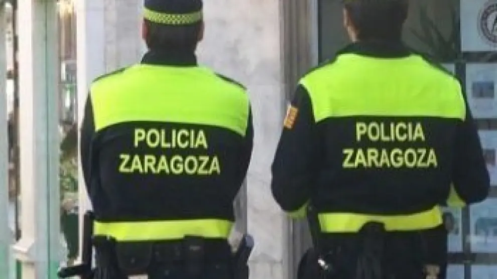Amenaza con un objeto punzante a personas que le afearon en Zaragoza no llevar mascarilla