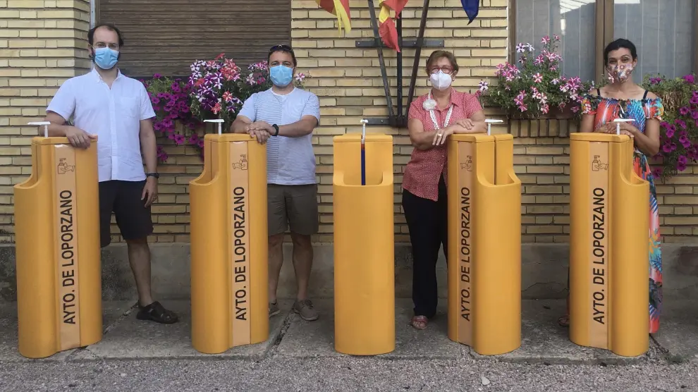 El Ayuntamiento de Loporzano distribuye dispensadores de hidrogel y mascarillas a los establecimientos y servicios básicos