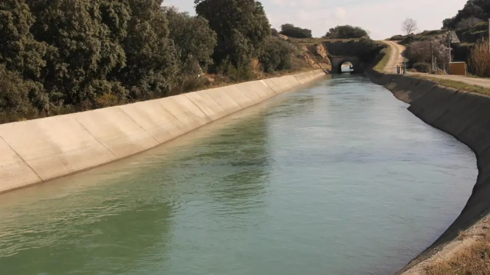 La CHE licita las obras de mantenimiento de los caminos generales en la zona regable del Canal de Aragón y Cataluña