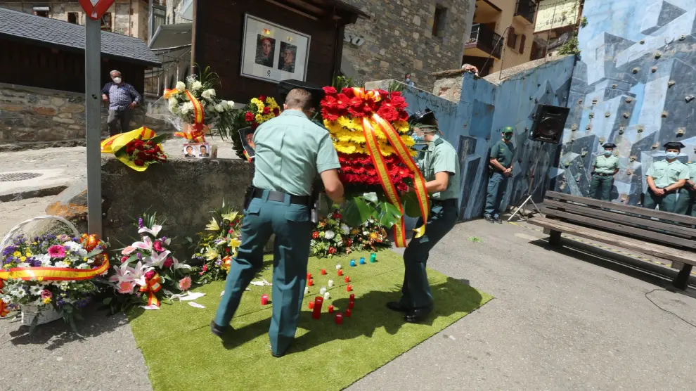 Sallent de Gállego recuerda a los dos guardias civiles asesinado por ETA hace veinte años