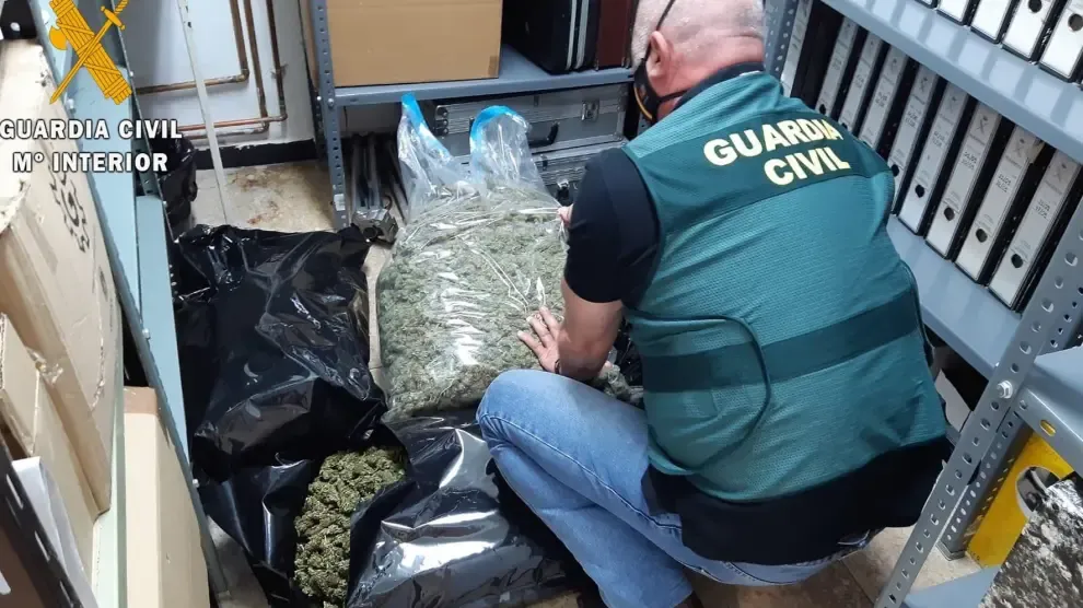 Tres detenidos en Búbal con 15 kilos de marihuana