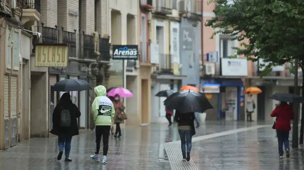 La ciudad de Huesca recibe casi 20 litros por metro cuadrado