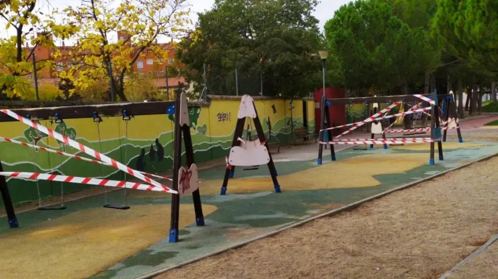 Cerradas las zonas de juegos infantiles de Huesca