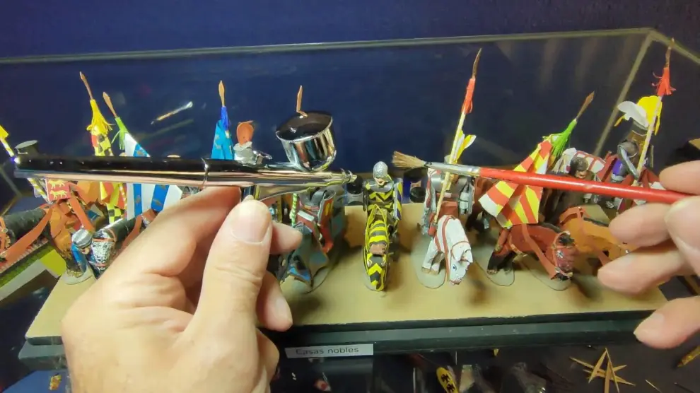 El Museo de Miniaturas Militares de Jaca "se remanga" para limpiar sus figuritas
