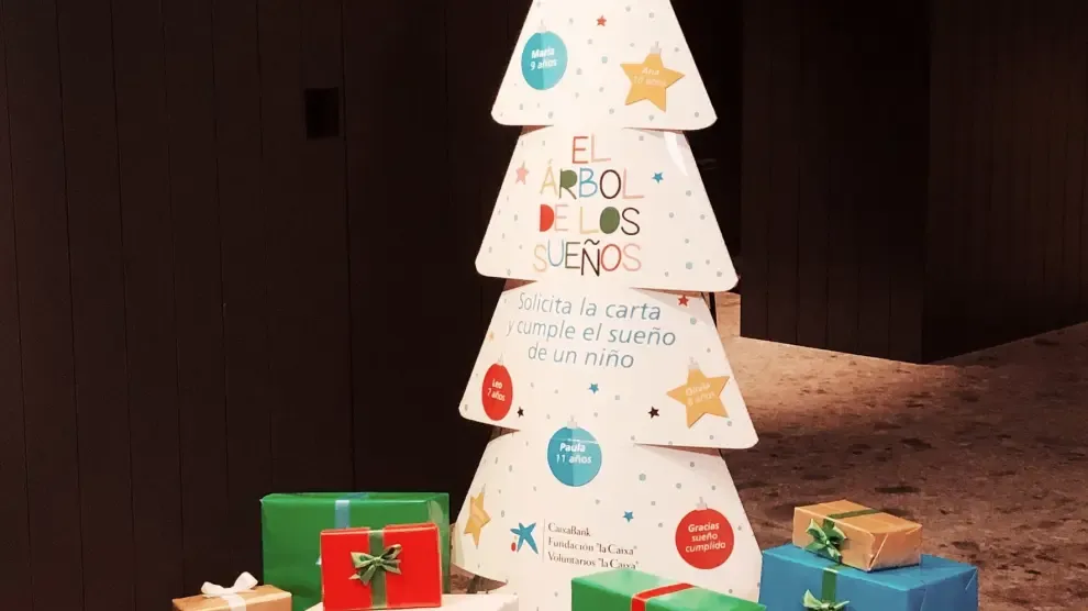 "La Caixa" busca que 454 niños que viven en Aragón reciban un regalo en Navidad
