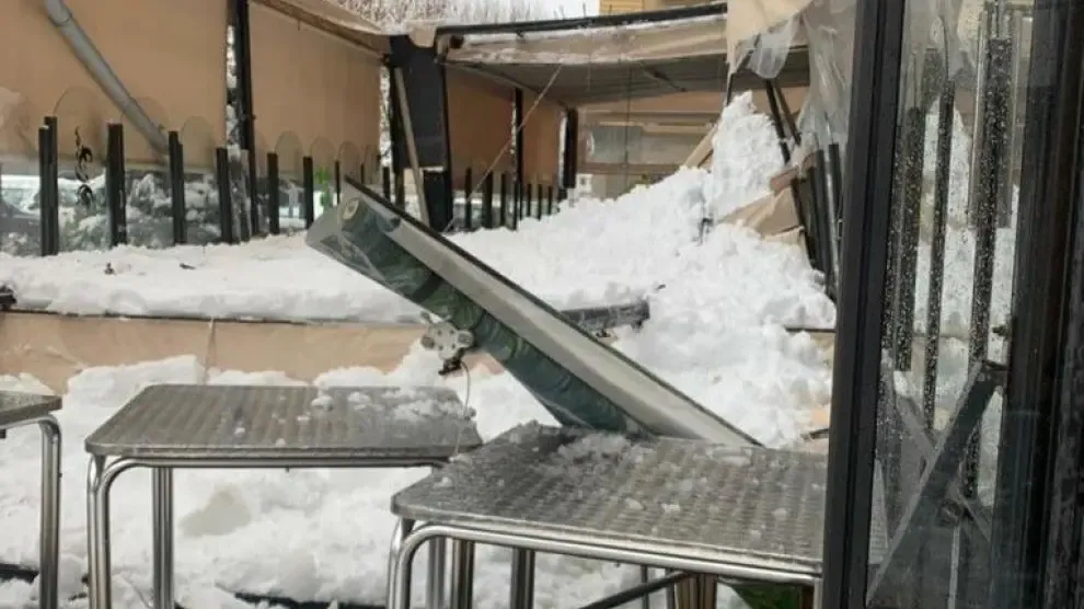El restaurante 'El Tizón' de Jaca pide apoyo de la Administración para el sector tras cerrar por un alud de nieve