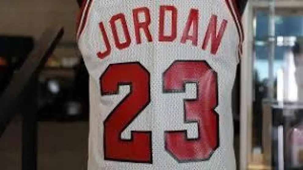 Una camiseta de Michael Jordan, subastada por 320.000 dólares