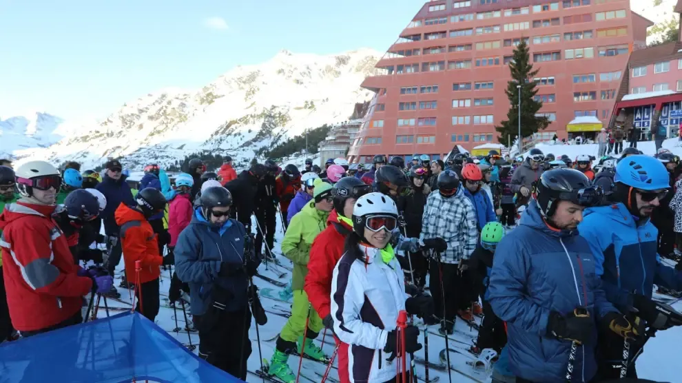 PSOE y PP piden ayudas para el turismo de la nieve del Pirineo