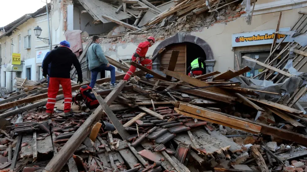Al menos siete muertos, entre ellos una niña, en el terremoto que agitó Croacia