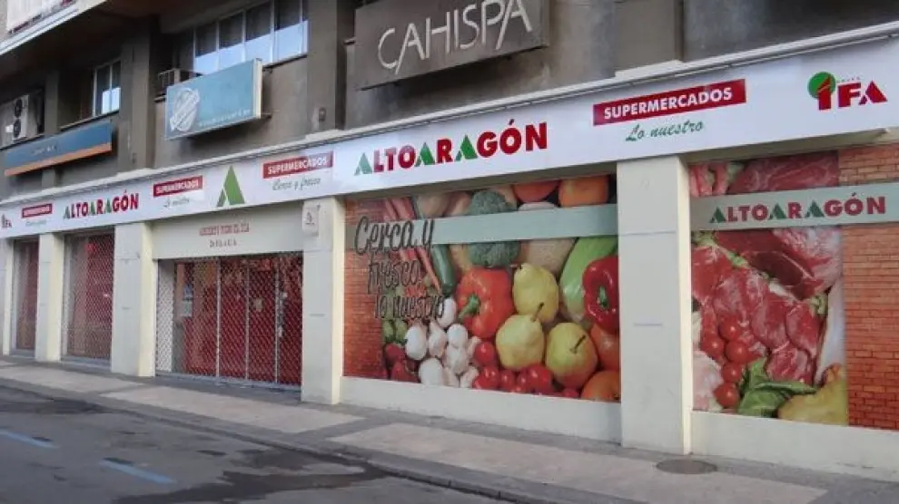 Supermercados Alto Aragón de Ramón y Cajal de Huesca cierra para reparar los desperfectos por un leve incendio
