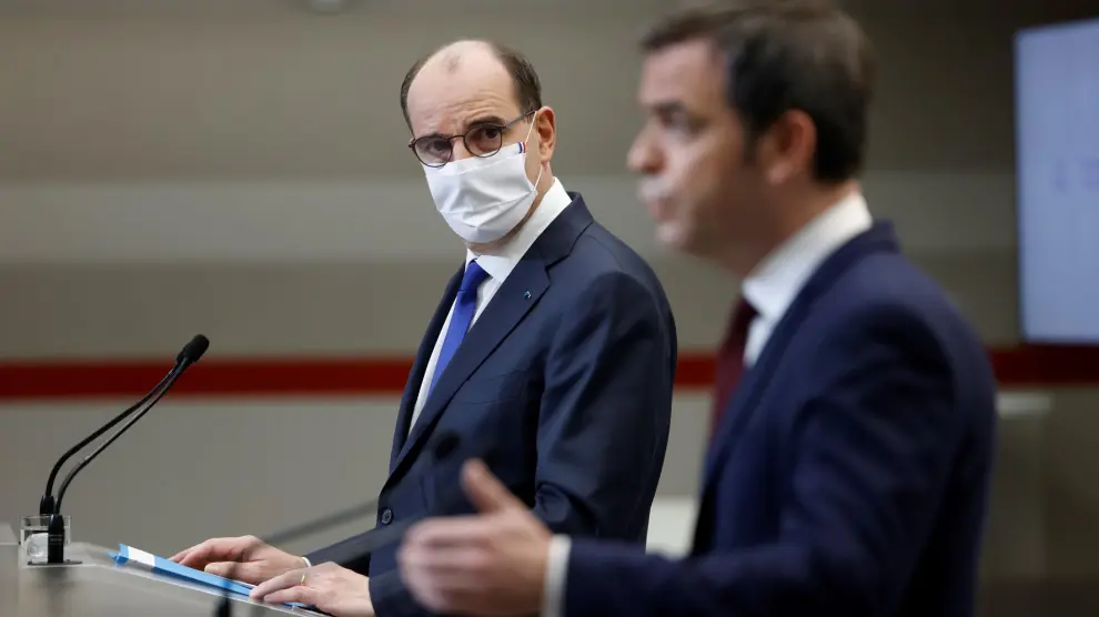 Francia endurece el toque de queda y las entradas al país