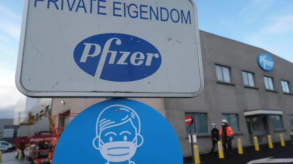 Pfizer reduce las entregas a Europa para subir su producción