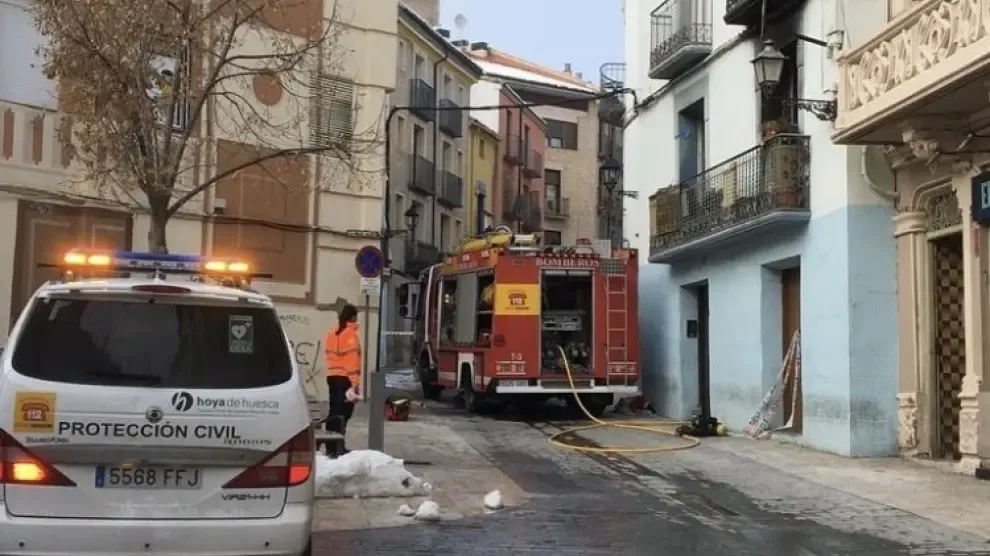 Los bomberos vuelven a intervenir en la casa de travesía Mozárabes de Huesca que sufrió un incendio