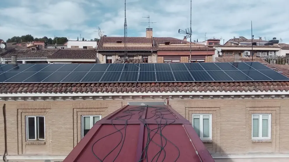 La Comarca de Somontano pone en funcionamiento 54 placas solares en su sede