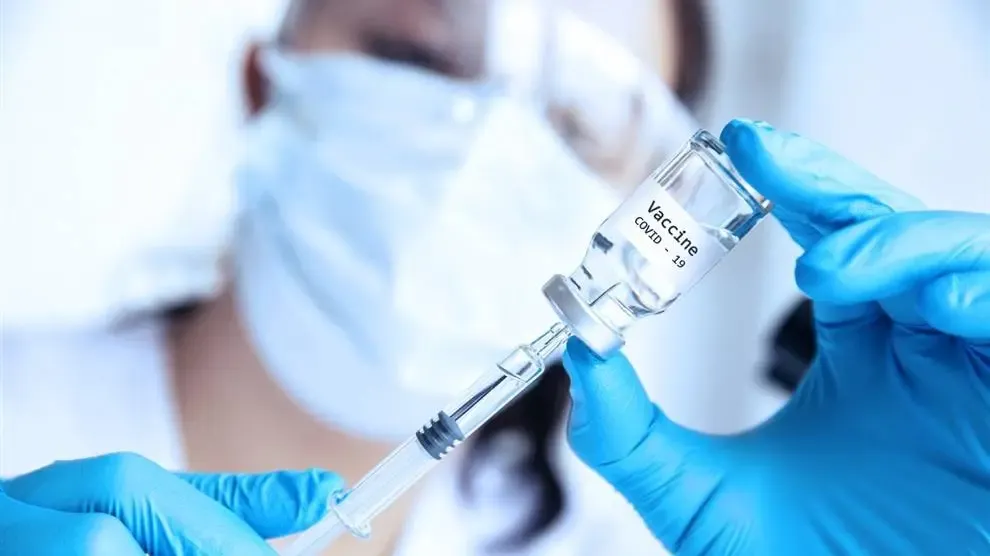 El plan de vacunación genera polémicas con la administración