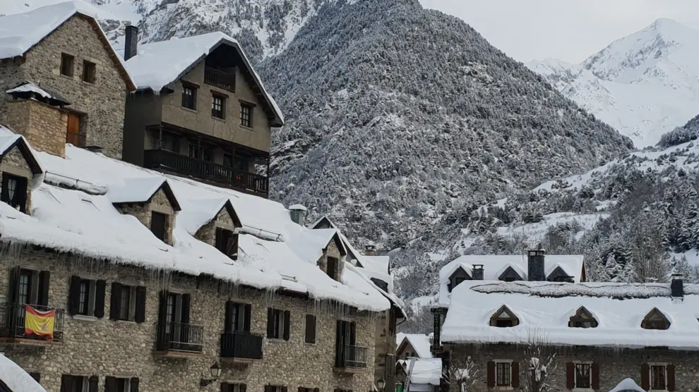 Asociaciones turísticas y empresariales del Pirineo insisten en un plan de rescate