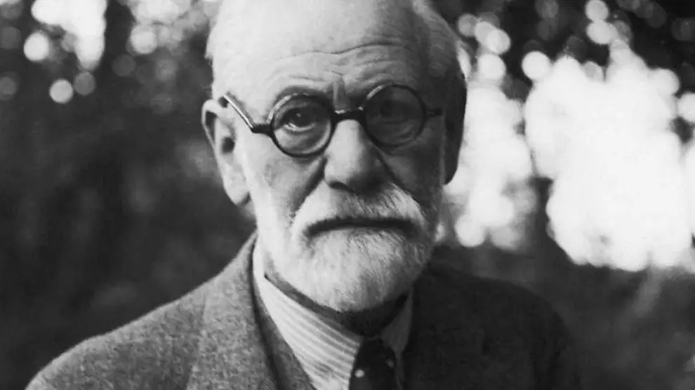 El racismo y la identidad de género se tumban en el diván de Freud