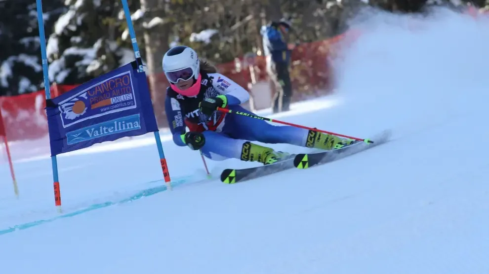 La esquiadora oscense Celia Abad acaba segunda en una carrera en Italia