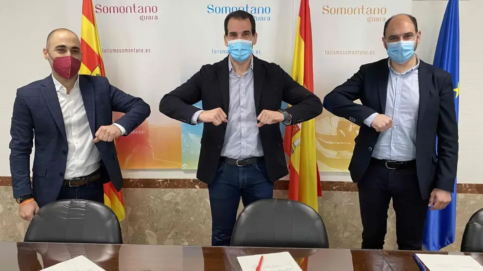 Luis Domínguez, Daniel Gracia y Fernando Torres en la firma del convenio el pasado lunes.