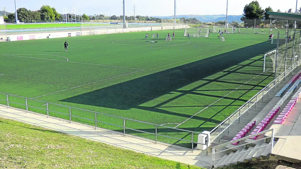 El estadio de hierba artificial recibirá una inversión superior a 200.000 euros.