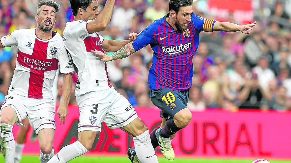 Messi le hizo dos goles al Huesca en su primera visita liguera al Nou Camp.