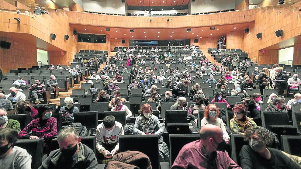 Asistentes a un acto cultural en el Palacio de Congresos de Huesca