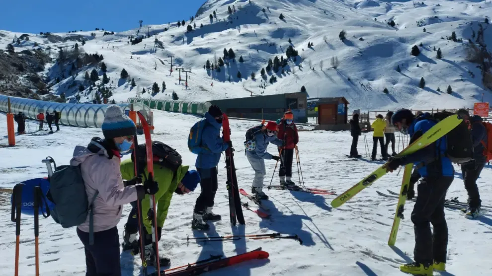 Una de las actividades relacionadas con el esquí de montaña realizadas por el SCD Ribagorza el fin de semana pasado.