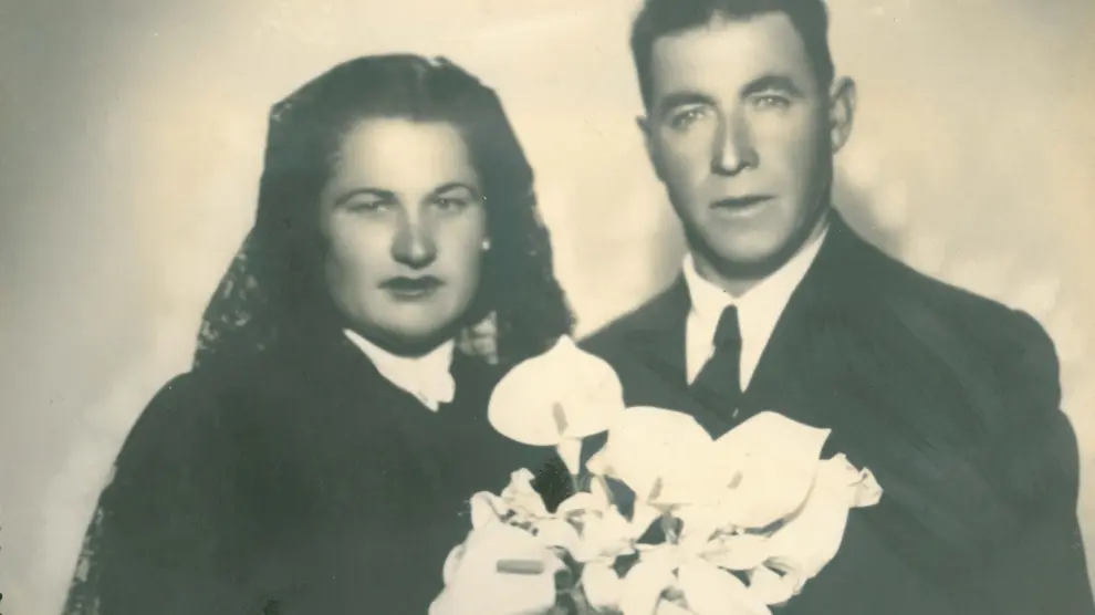 Julia y Saturnino el día de su boda. 20 de diciembre de 1943.