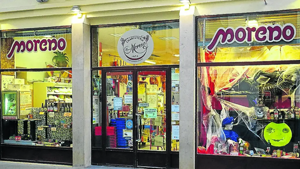 La tienda está situada en el número 8 de la calle Mayor de Jaca.